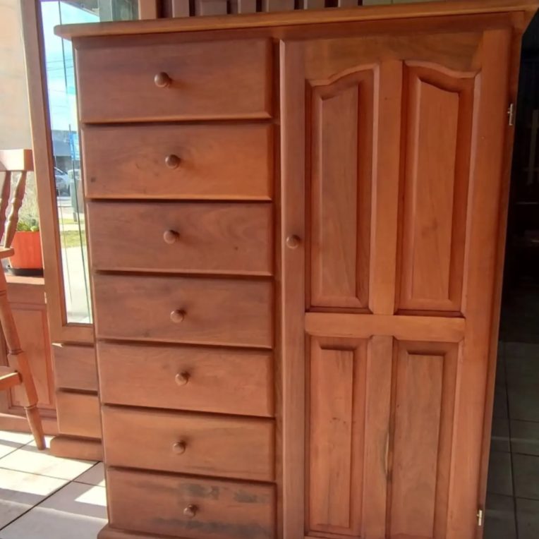 Chifonier con 7 cajones y placard, mueble de algarrobo de Algarrobo Pilar