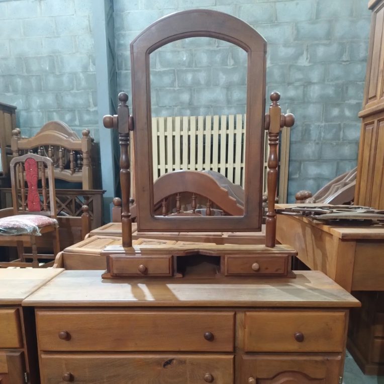 Cómoda con espejo, mueble de algarrobo de Algarrobo Pilar